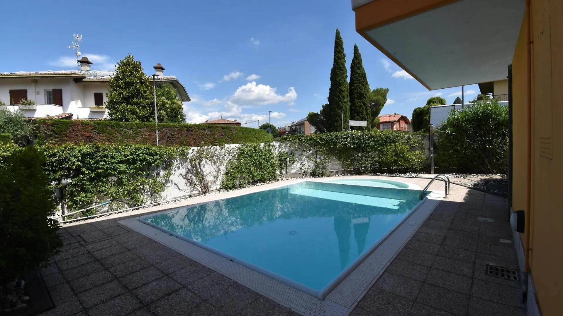 Casa Emma With Pool - Happy Rentals Sirmione Appartement